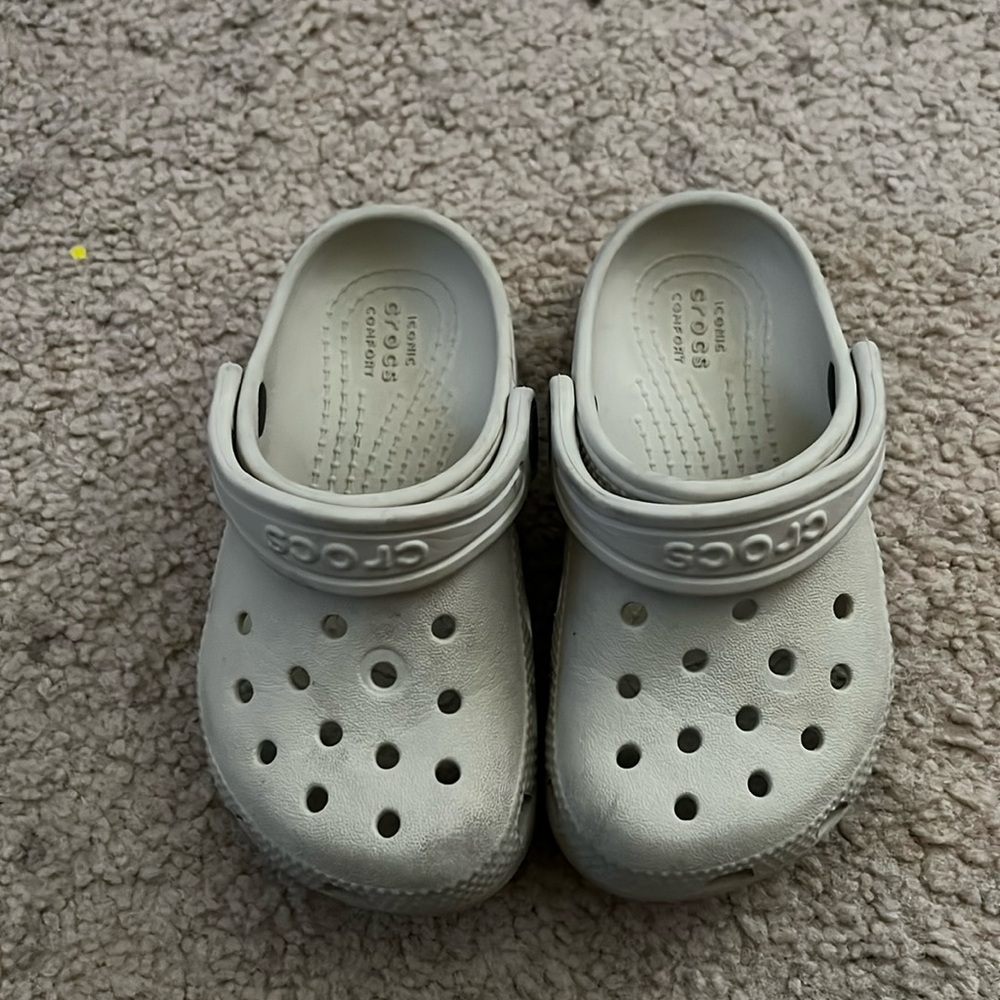 Toddler crocs